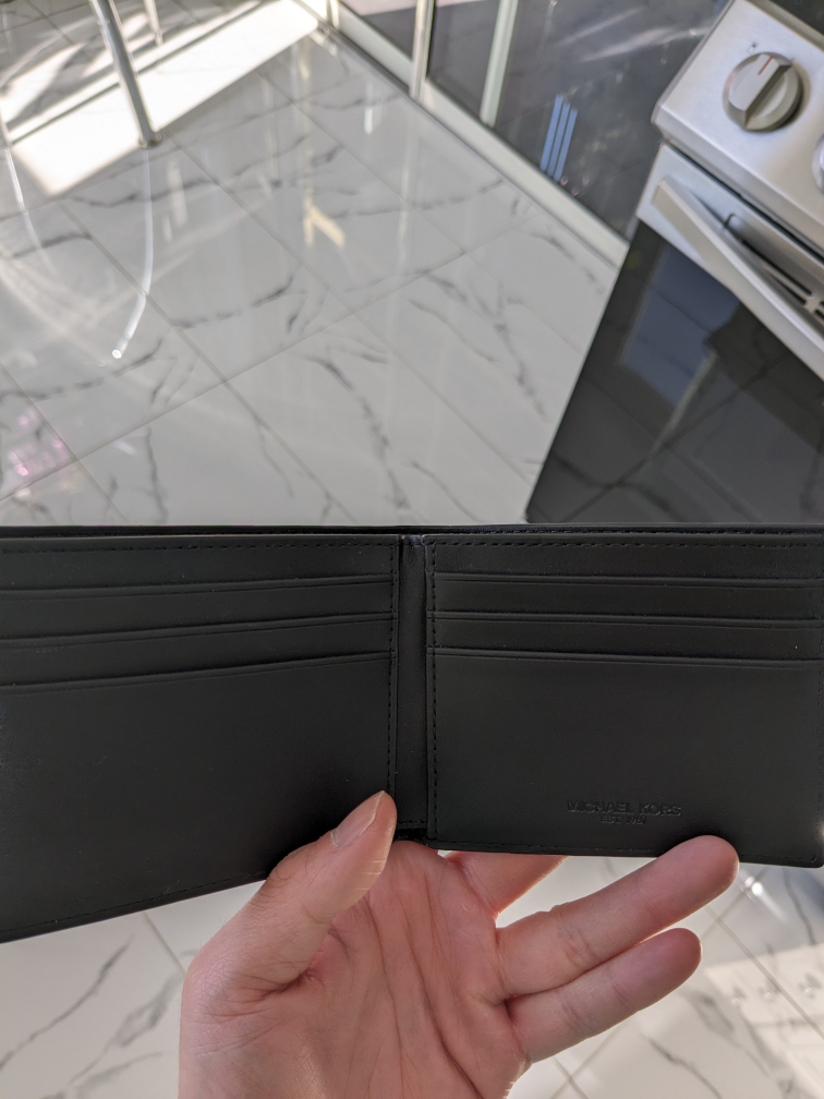 Michael Kors Wallet image indicator(2)