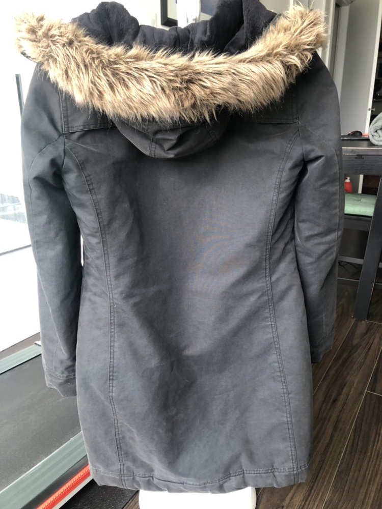 Aritzia Winter jacket size S image indicator(3)