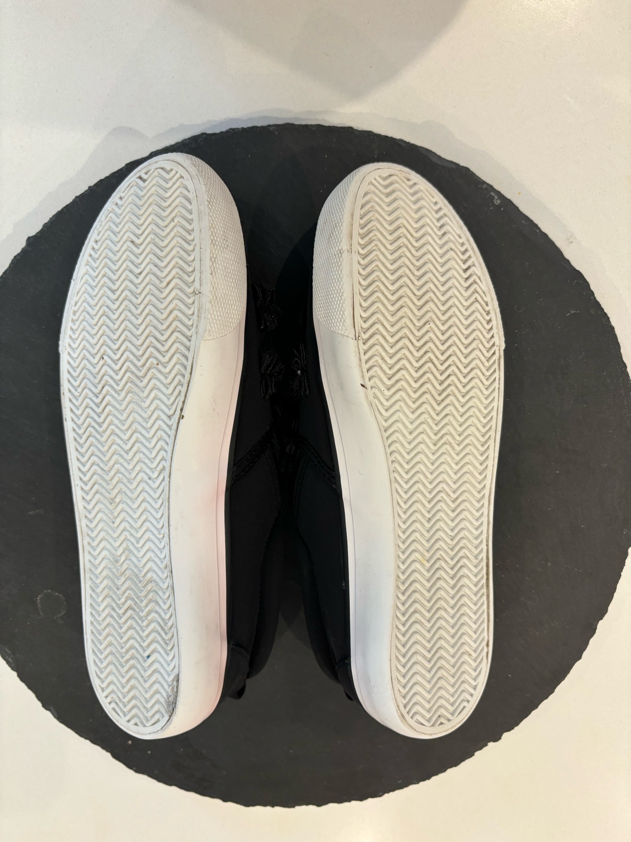 Joe Fresh Slip on Shoes | Youth Sz 3 image indicator(7)