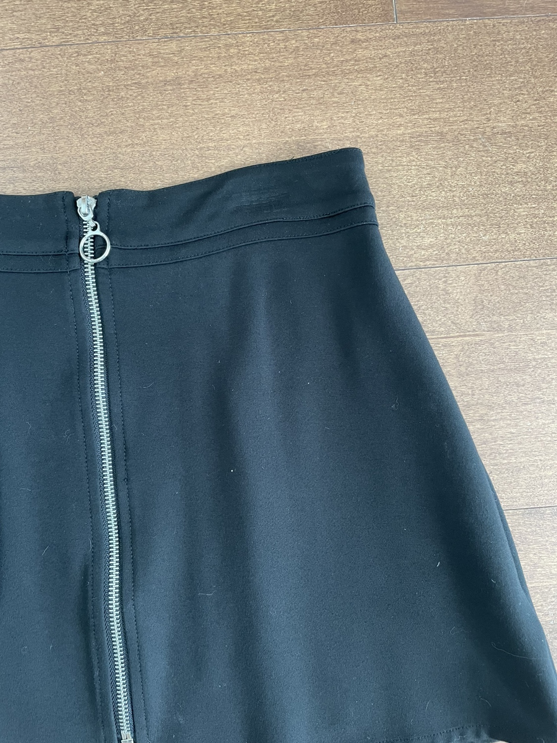 Black mini skirt image indicator(3)