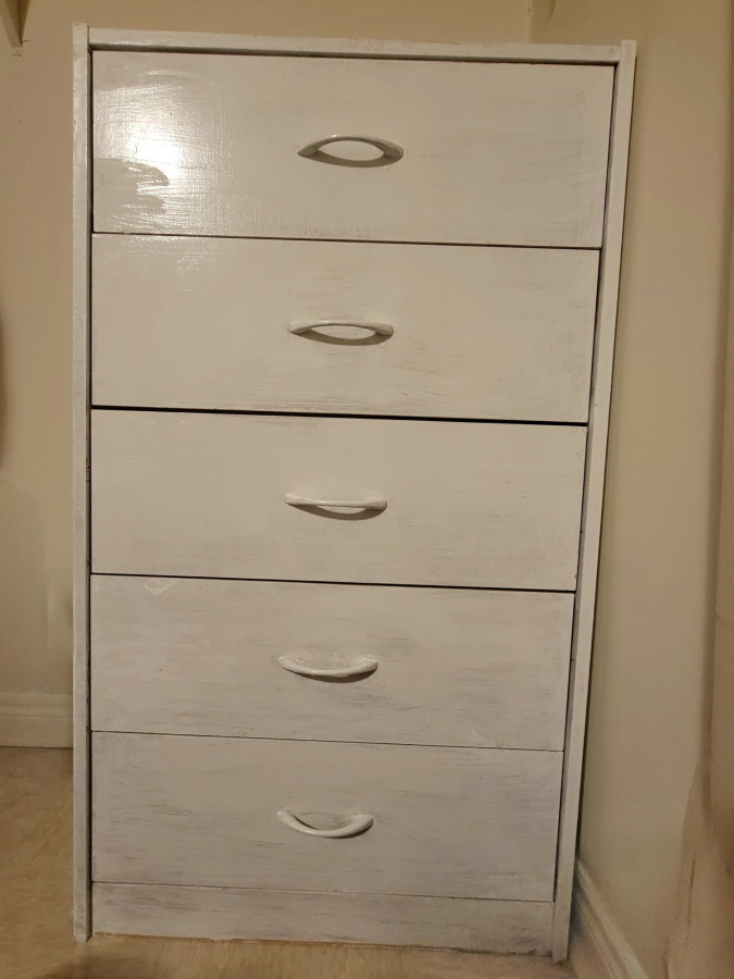 Wooden Chest of drawer with 5 drawers