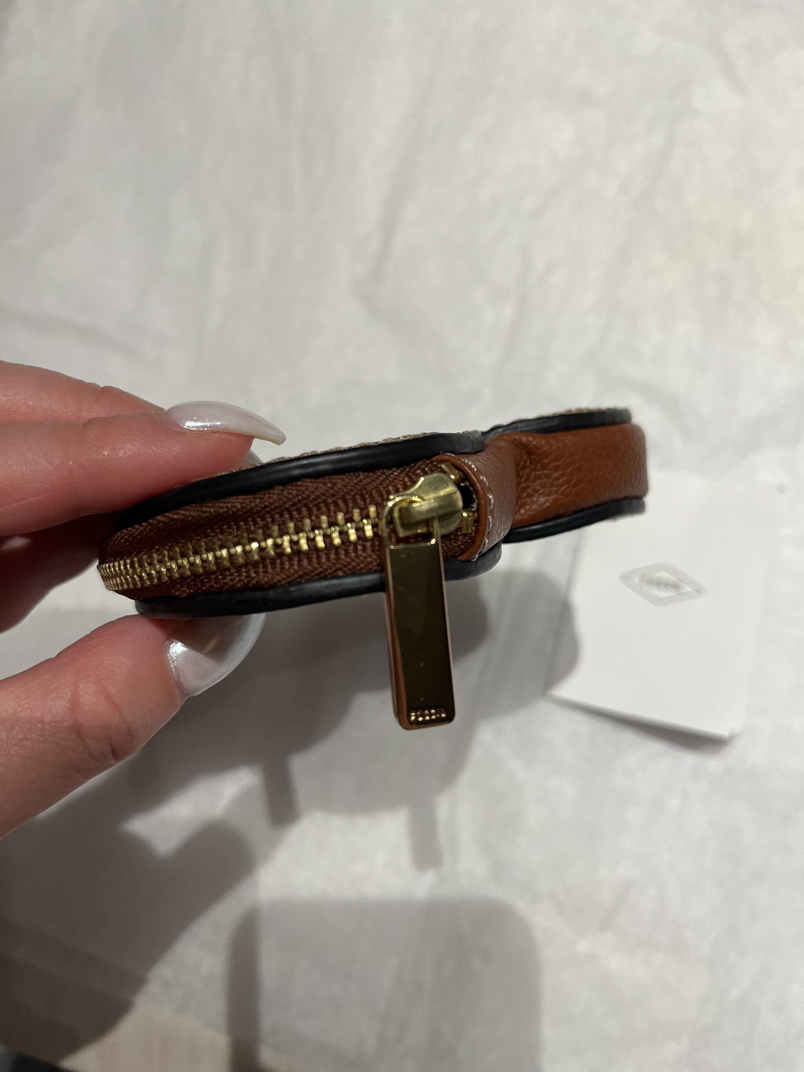 Fossil leather wallet image indicator(3)