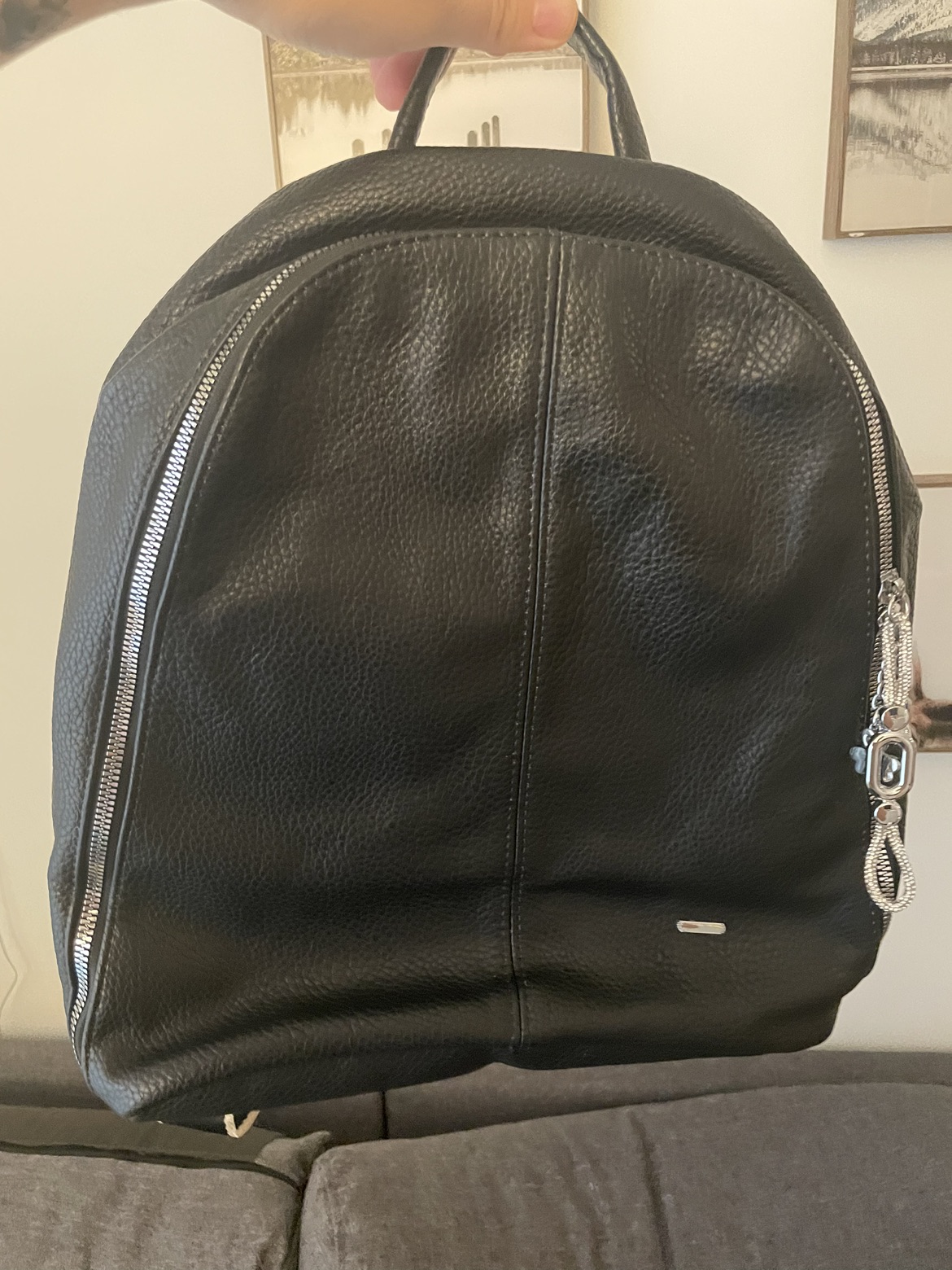 New Black Backpack image indicator(3)