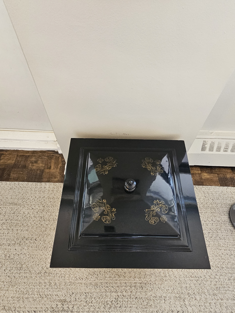 Vintage Antique Chest with Storage Space image indicator(5)