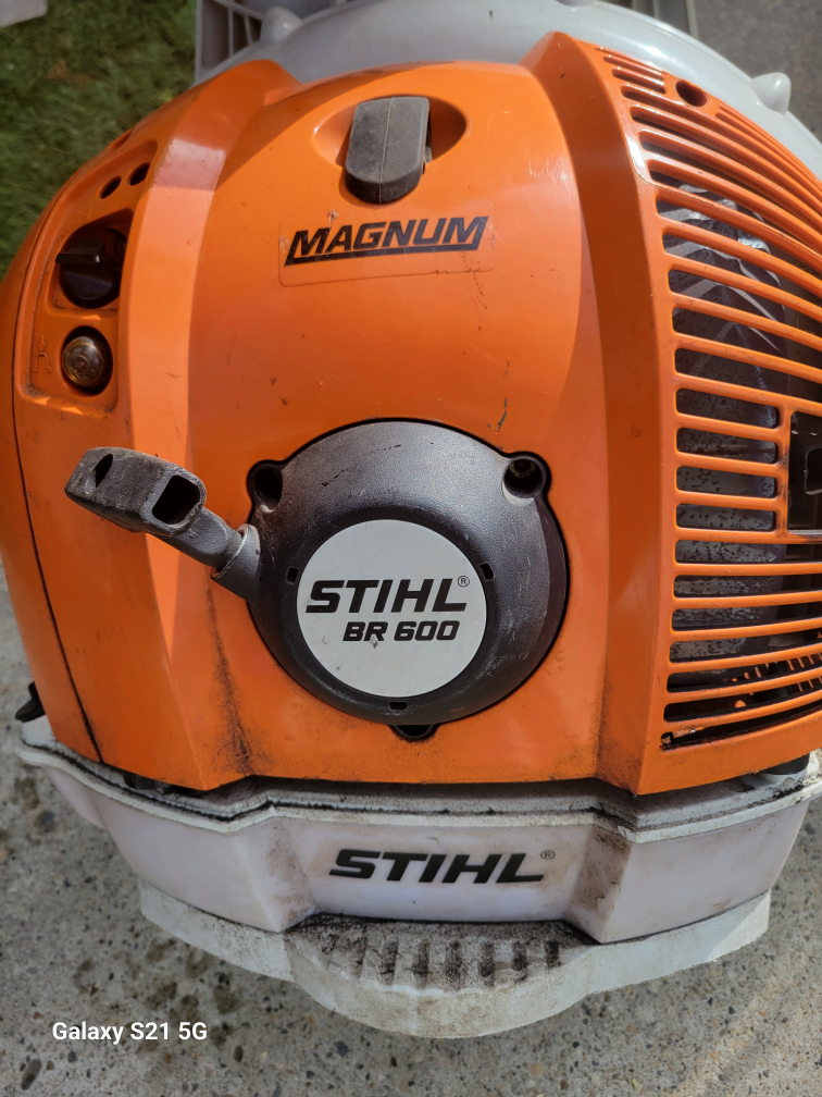A stihl BR Magnum 600 Back pack Leaf Blower