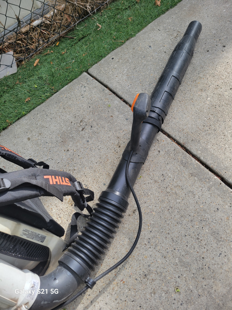 A stihl BR Magnum 600 Back pack Leaf Blower - photo 2