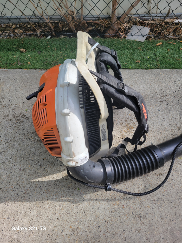 A stihl BR Magnum 600 Back pack Leaf Blower - photo 3