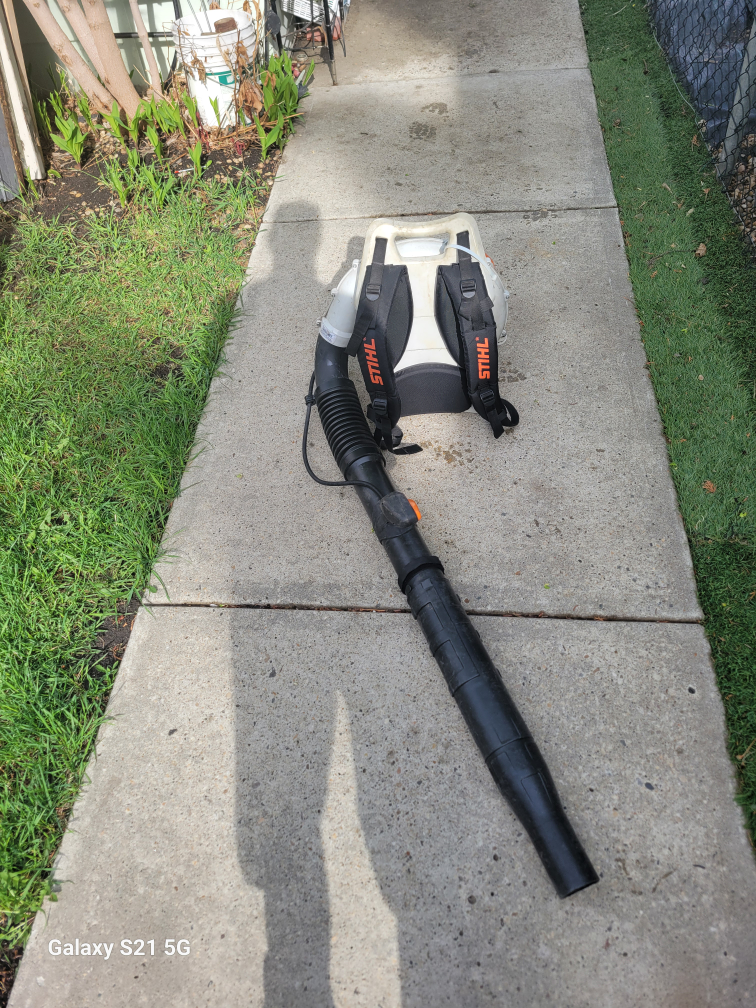 A stihl BR Magnum 600 Back pack Leaf Blower - photo 4