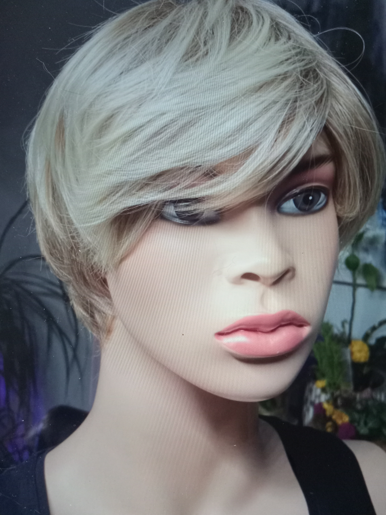 Blonde short wig image indicator(5)