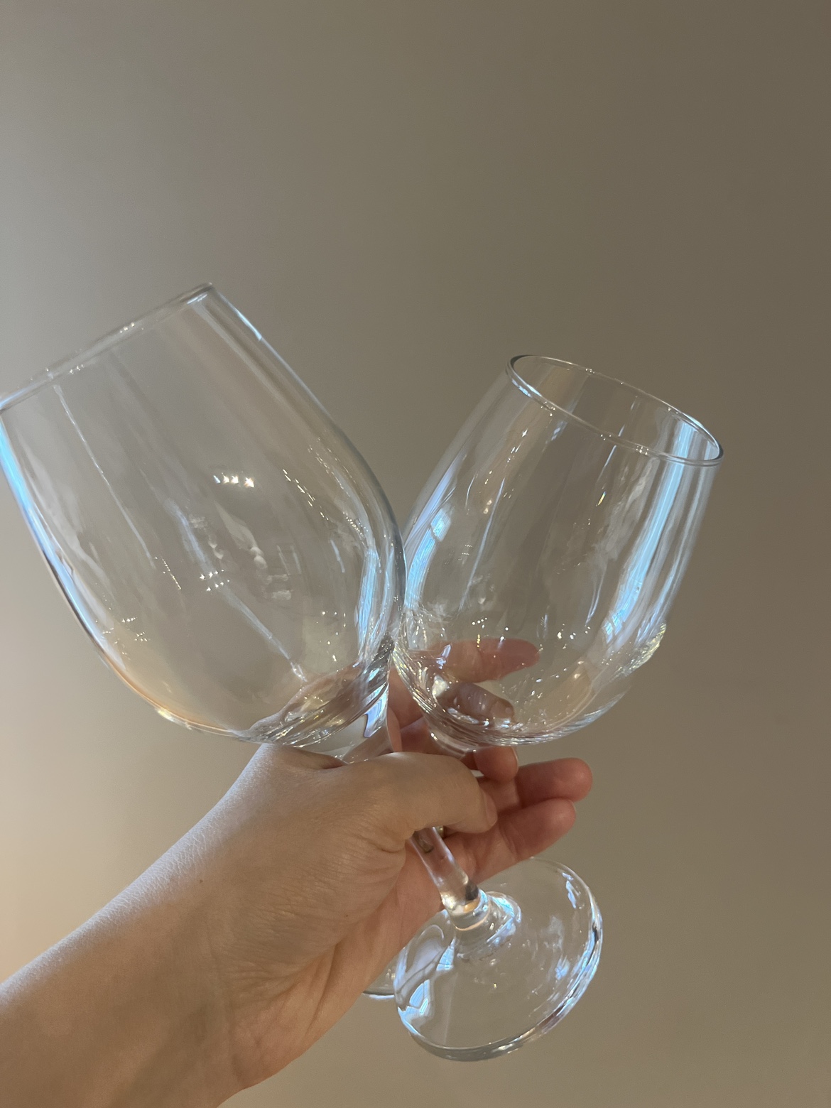 2 Wine glasses