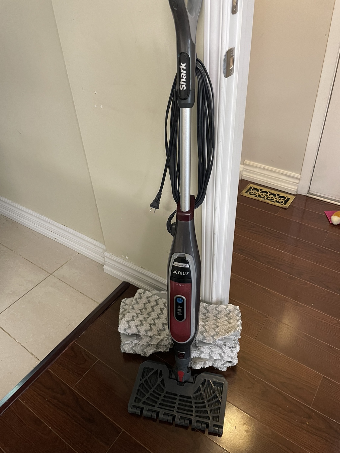 Shark Genius Steam Mop + 8 cleaning pads