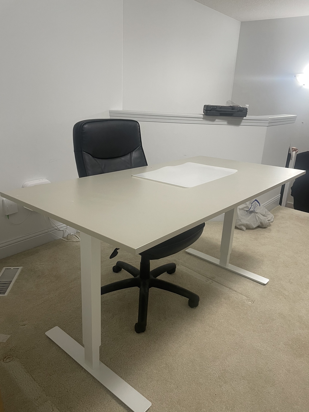 Manual standing desk