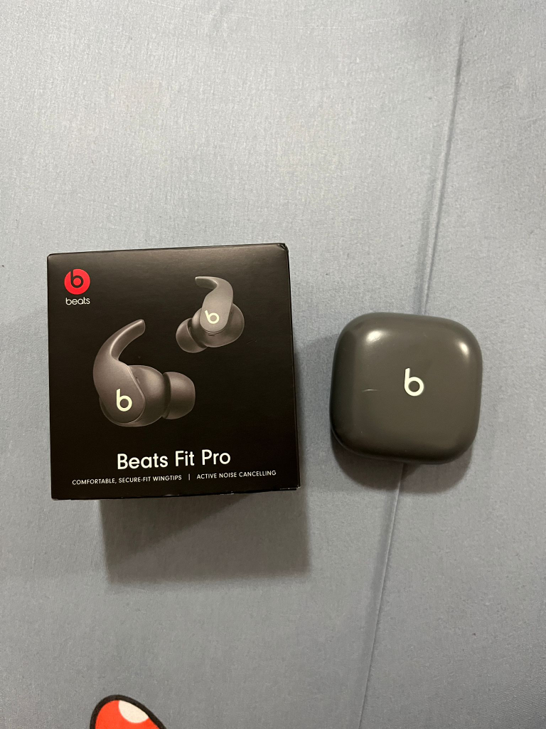 Beats F Pro wireless headphones - photo 2
