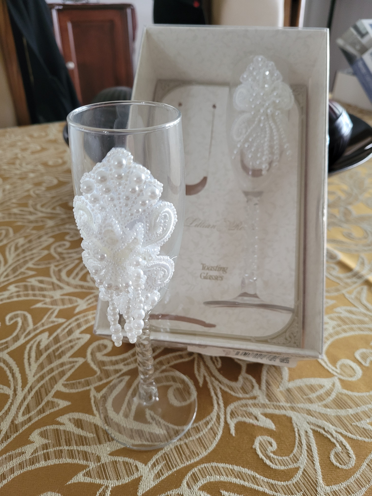 Wedding day accessories image indicator(4)