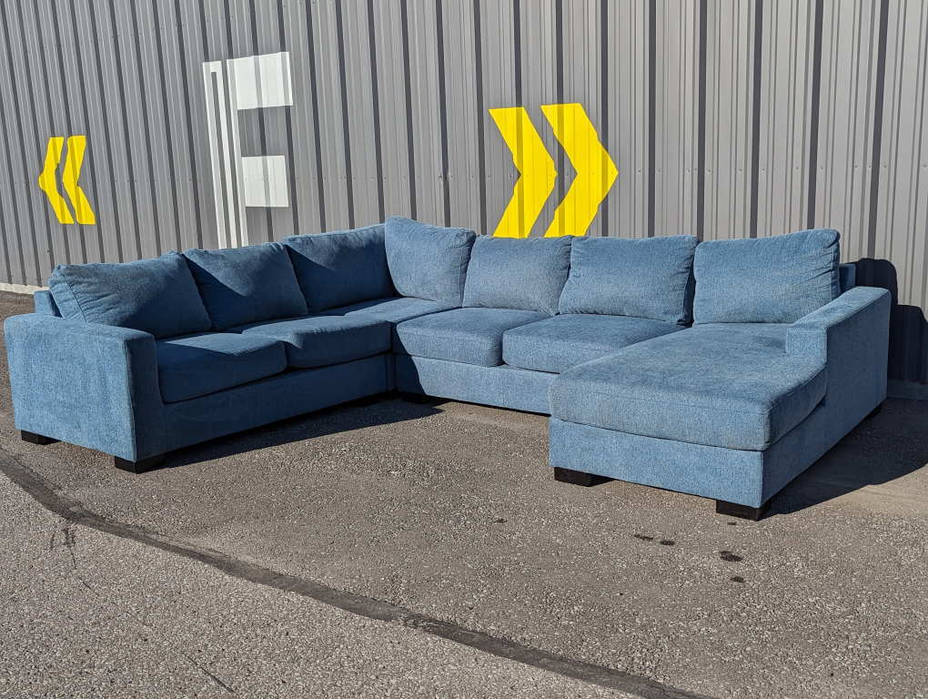 Free Delivery - Structube U-Shape Sectional Couch/Sofa - photo 3