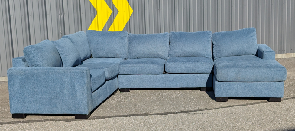 Free Delivery - Structube U-Shape Sectional Couch/Sofa - photo 5