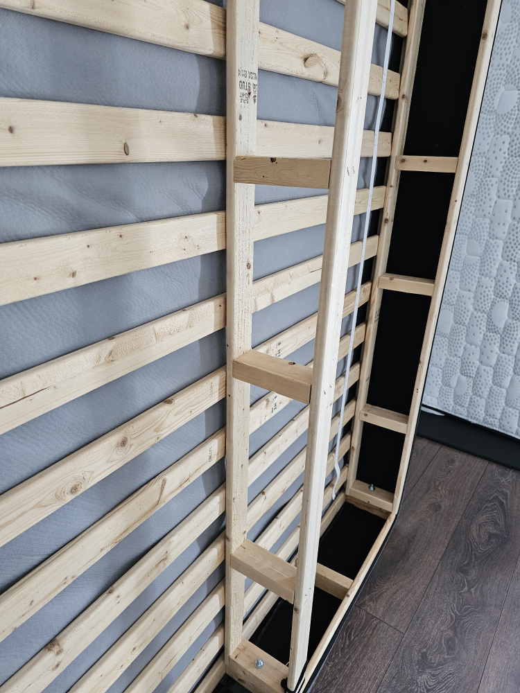 Moving sale. Douglas wooden bed foundation - photo 4