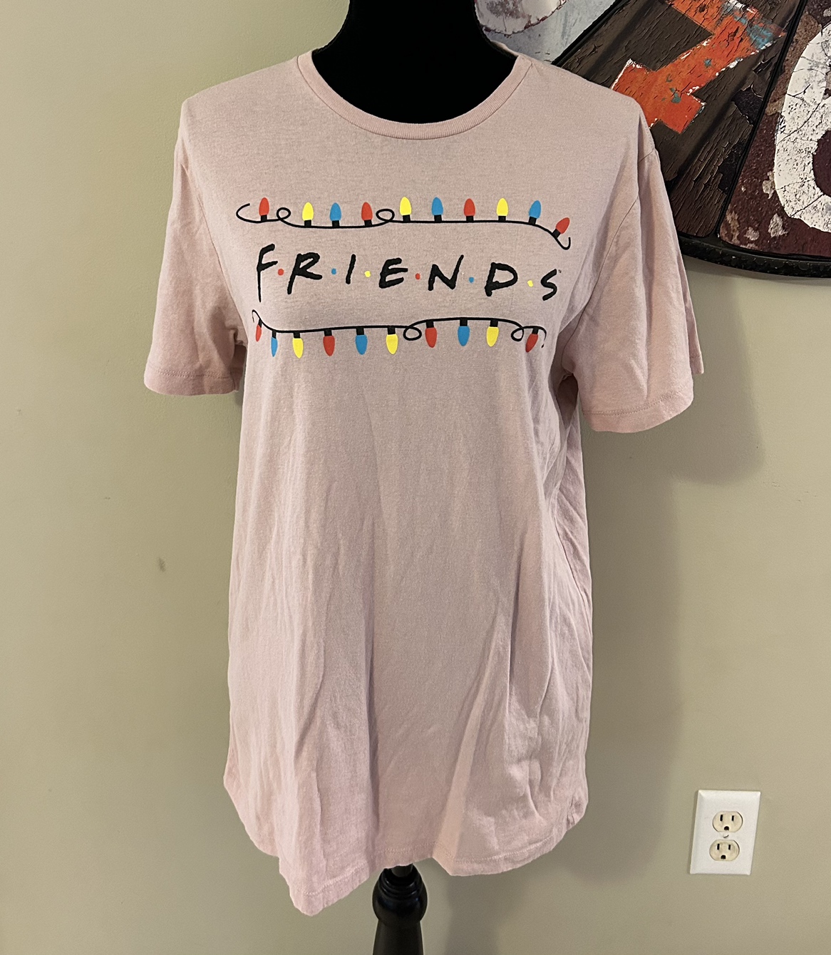 ✨✨Pink F.R.I.E.N.D.S. T-Shirt Size M image indicator(2)