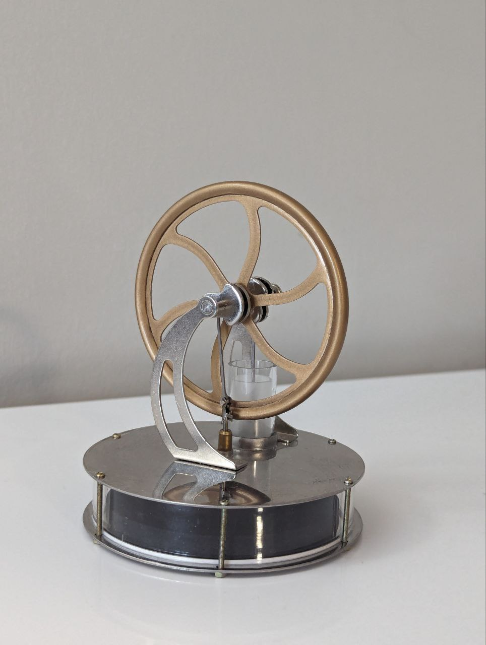 Low temperature stirling engine thumbnail