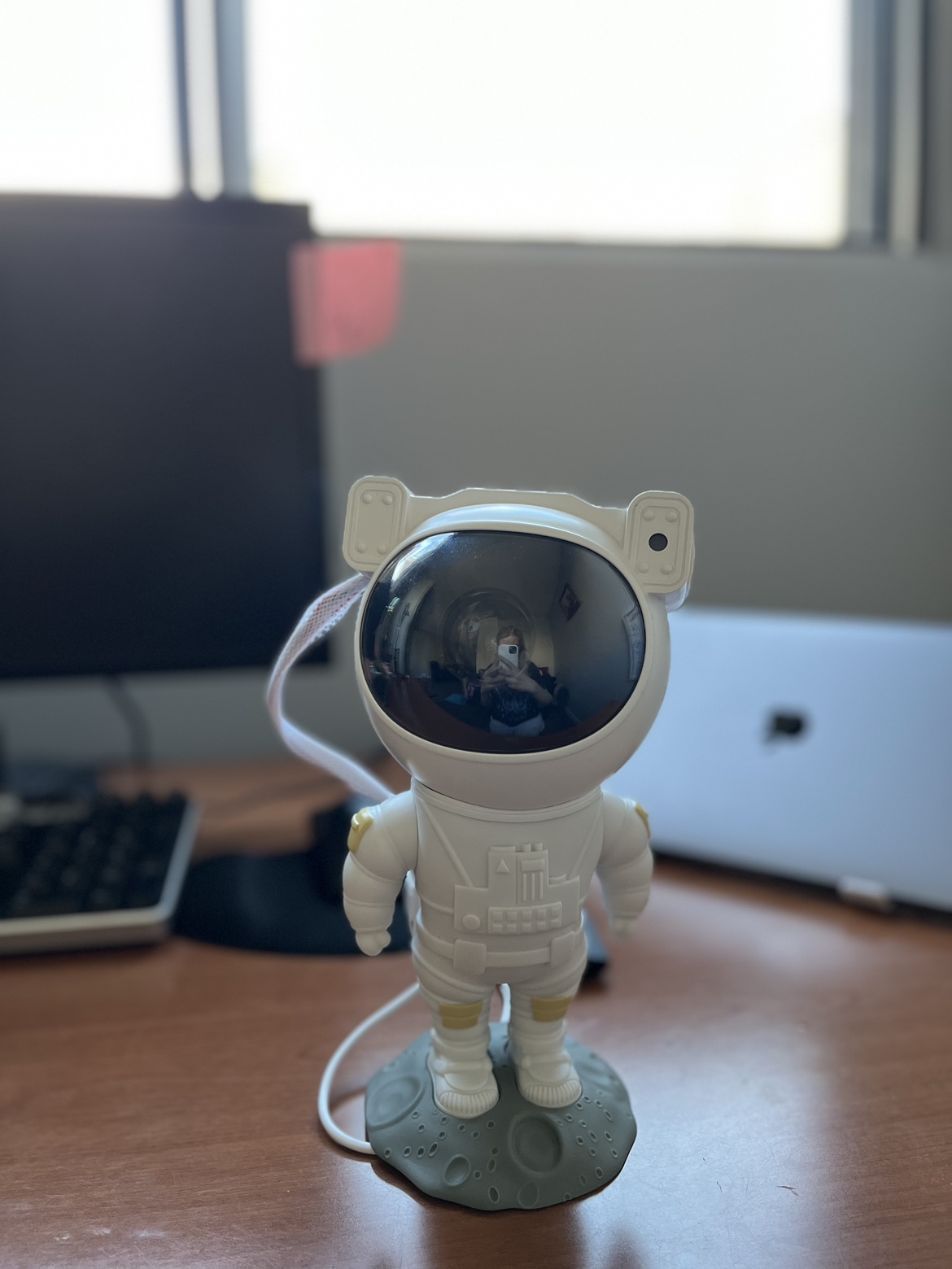 Lamp Astronaut Star Projector Night Light thumbnail