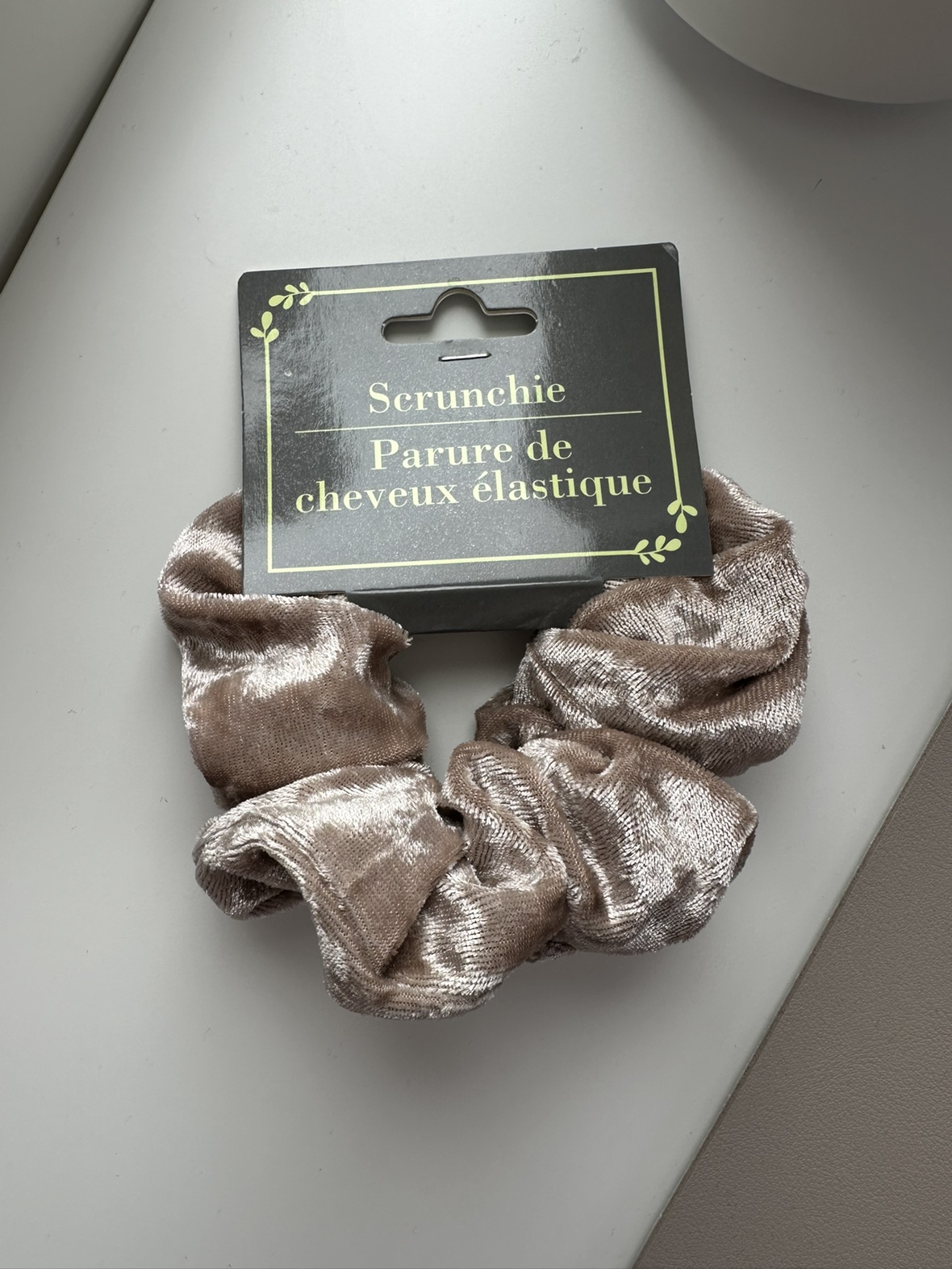 Velvet hair scrunchie • beige image indicator(2)