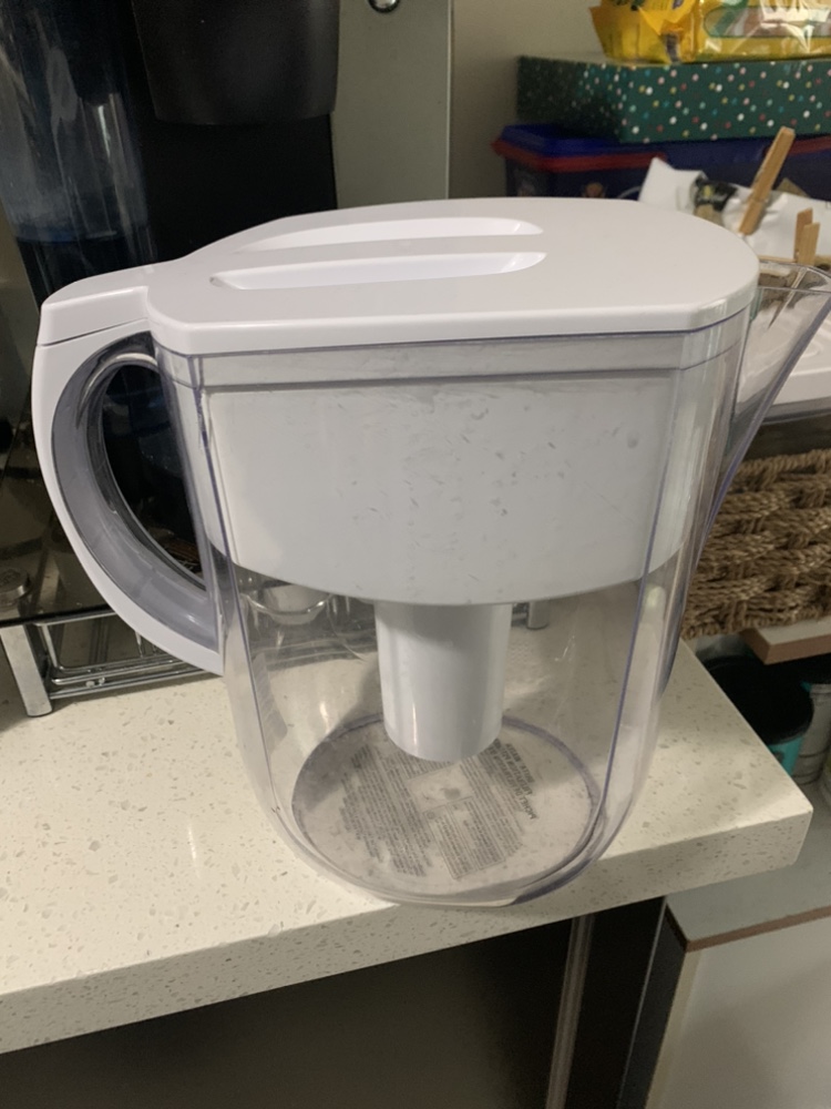 Brita 10-cup pitcher - 🧡 good condition with small crack