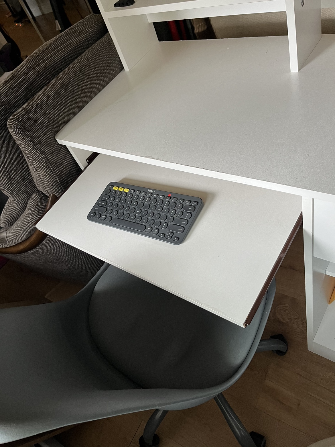 Desk and chair - photo 2