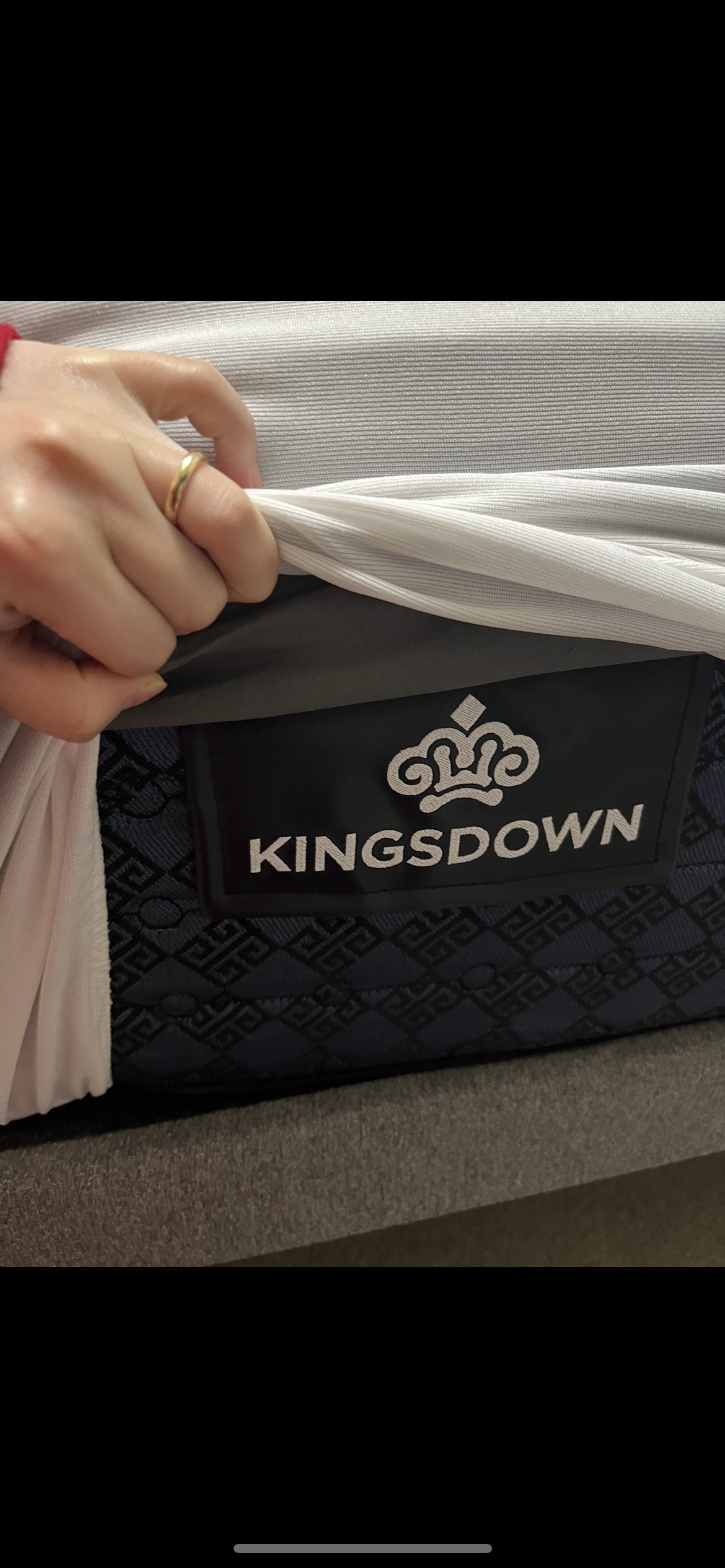 Queen size mattress (Kingstown Athena) sleepcountry - photo 5