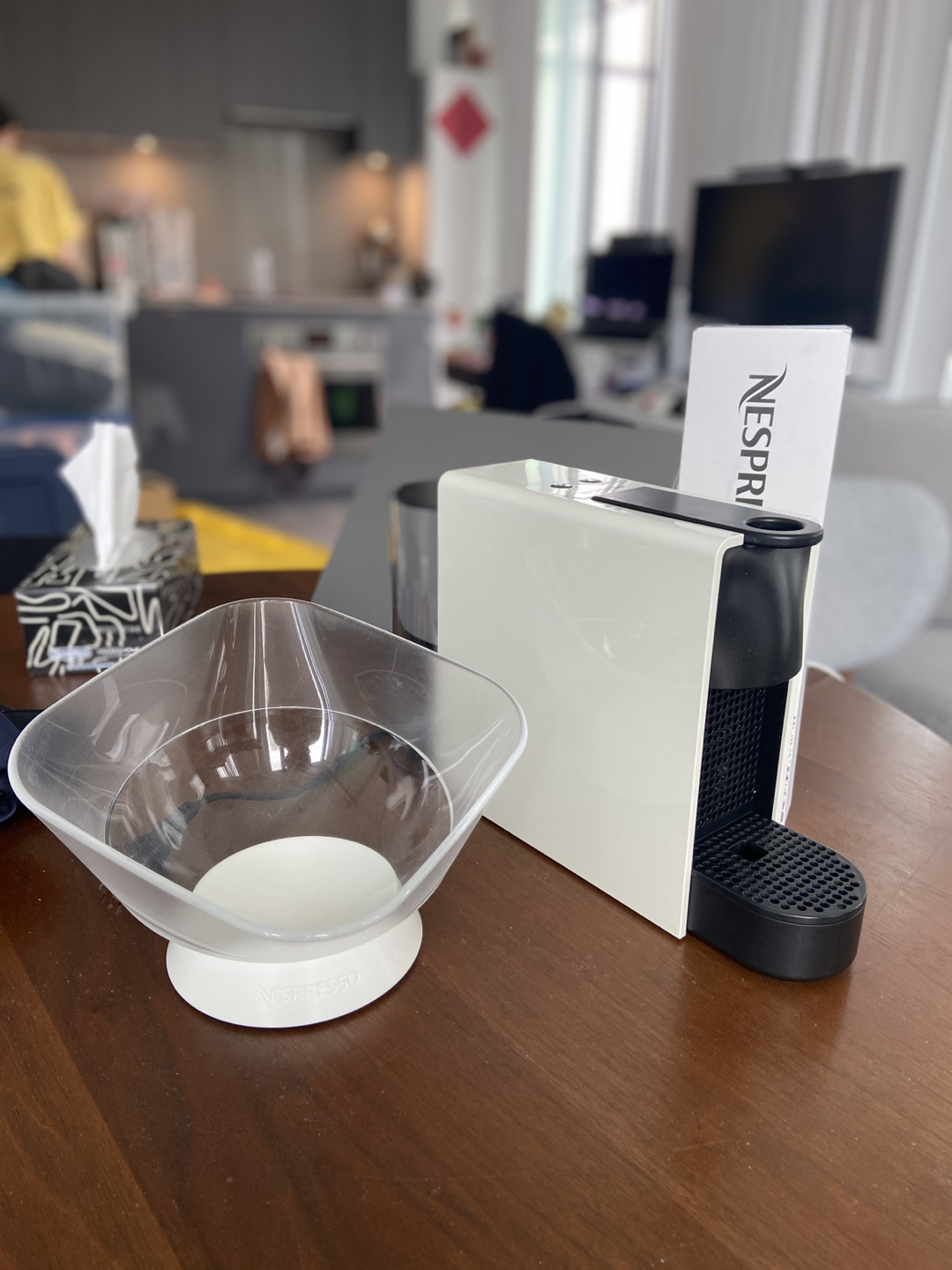 Nespresso Essenza Mini + FREE gifts image indicator(2)