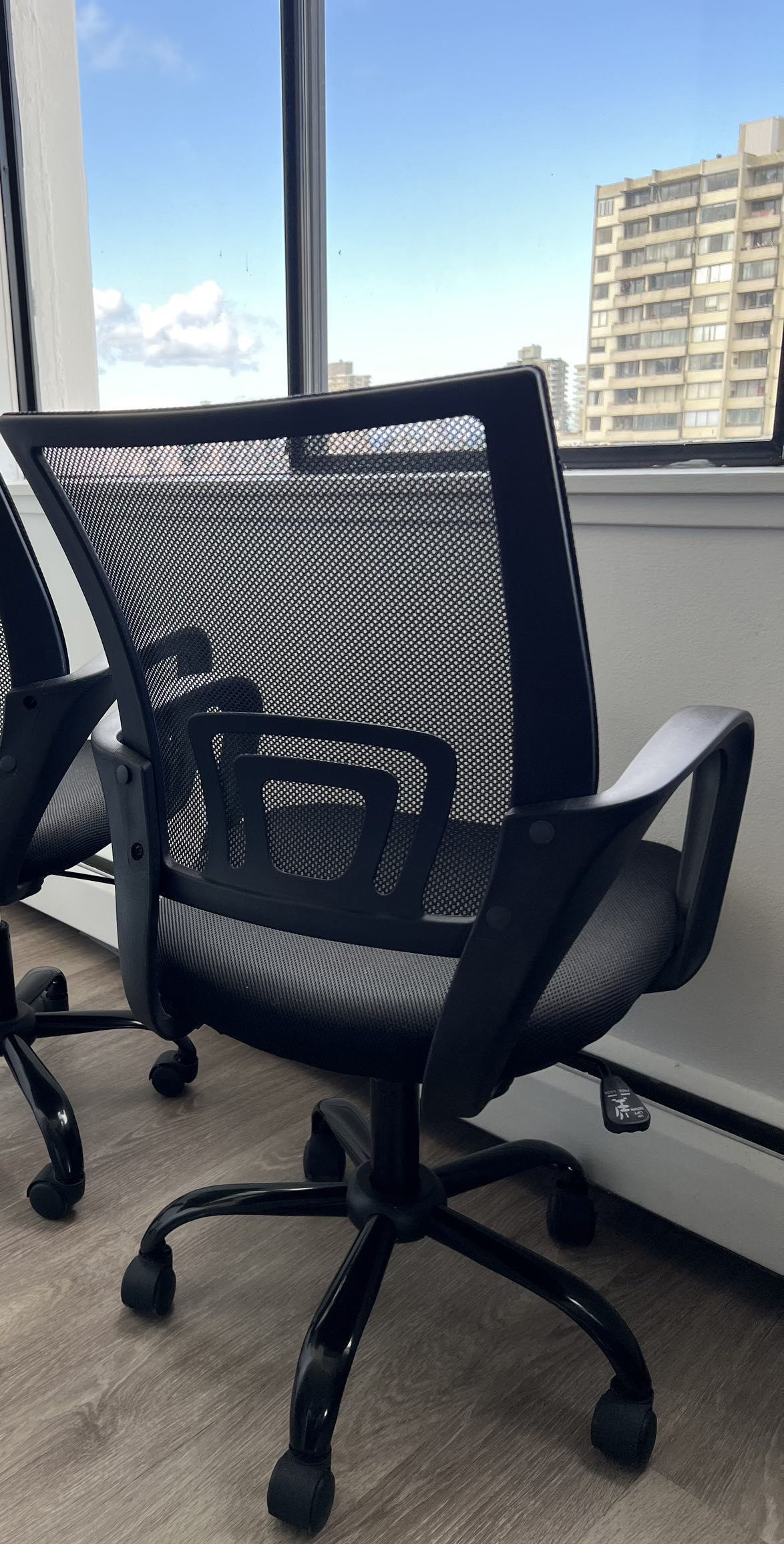 Office chair - like new - photo 2