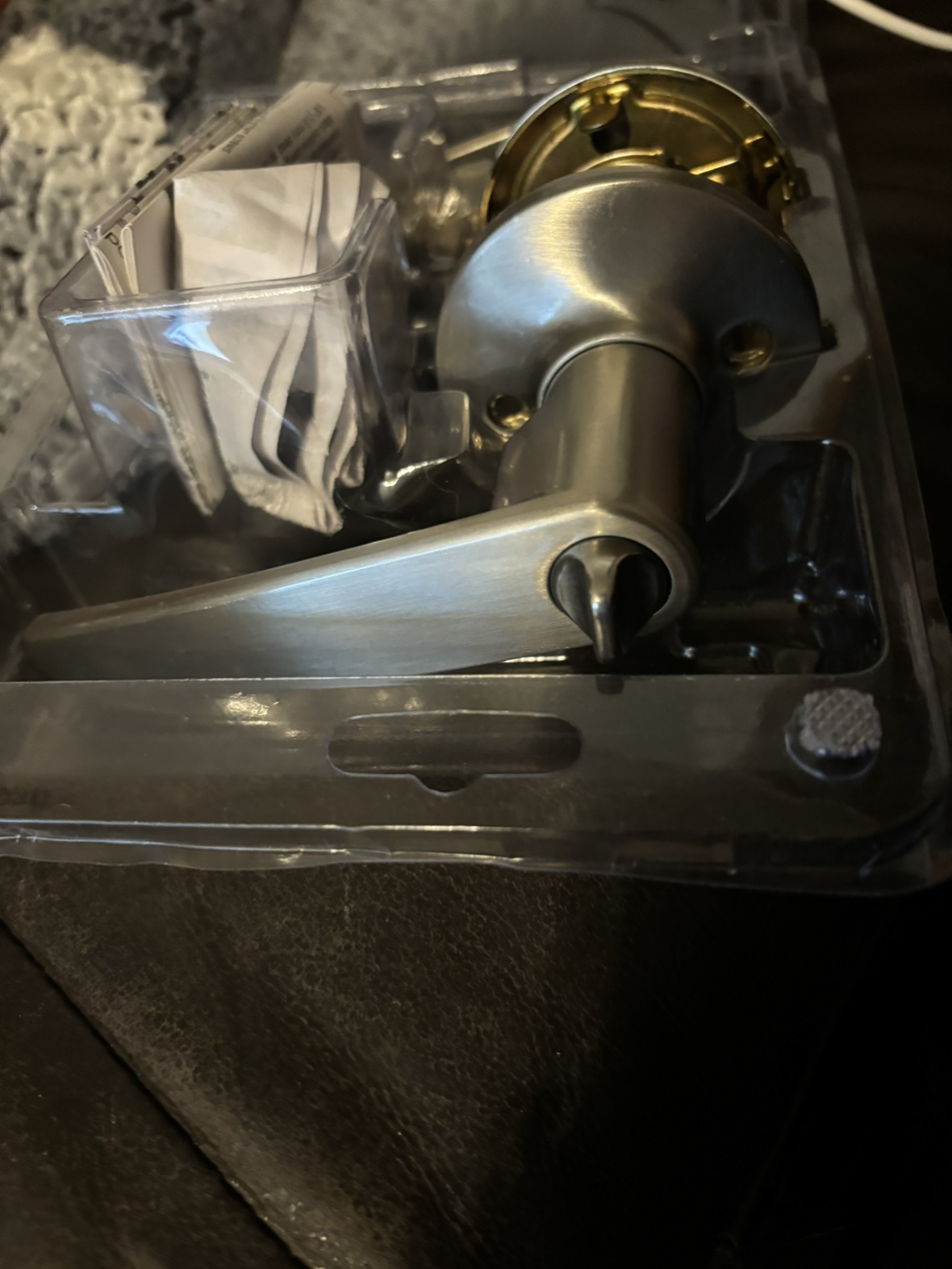 Straight entry keyed door lever - photo 3