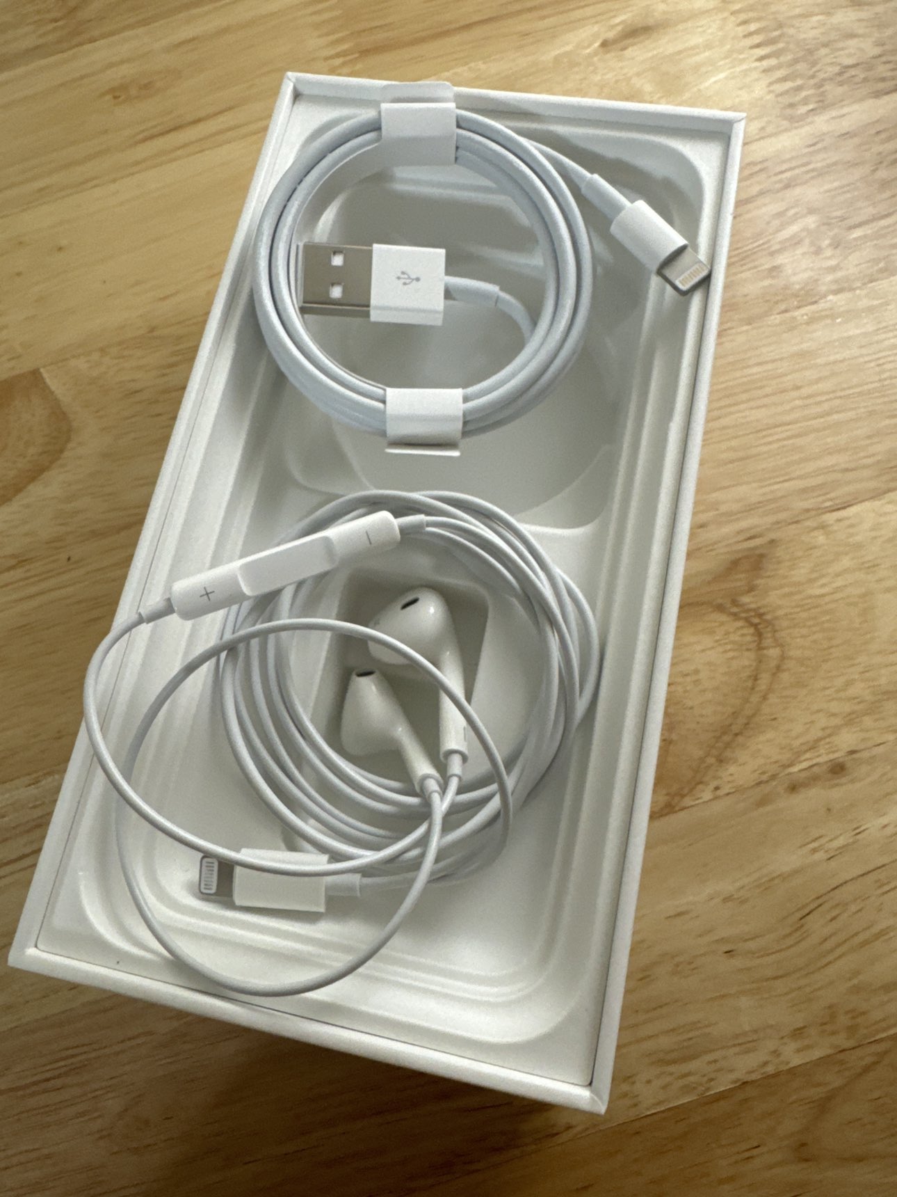 NEW Apple Lightning power cord and earphone thumbnail