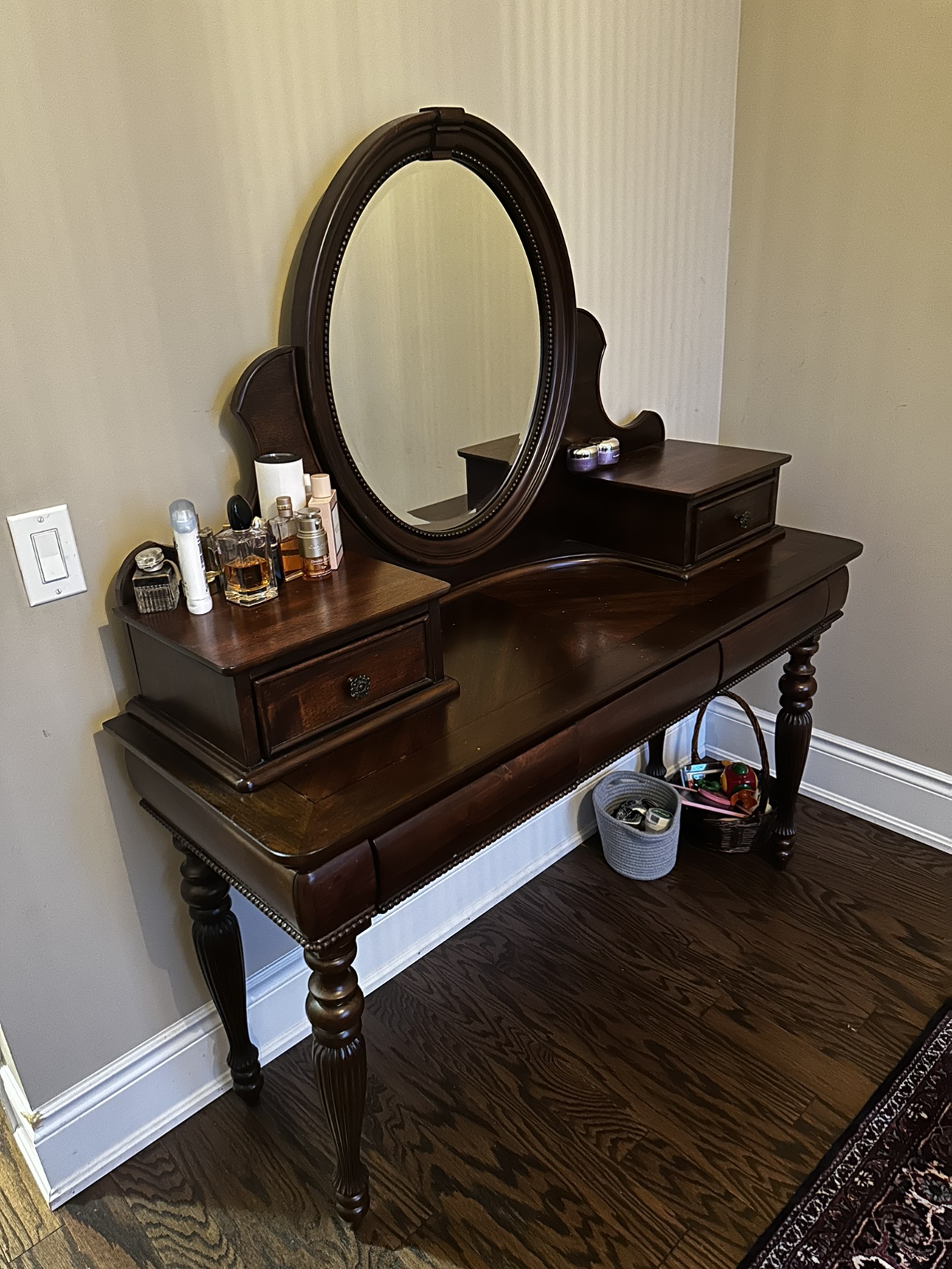 Bombay vanity table - photo 2