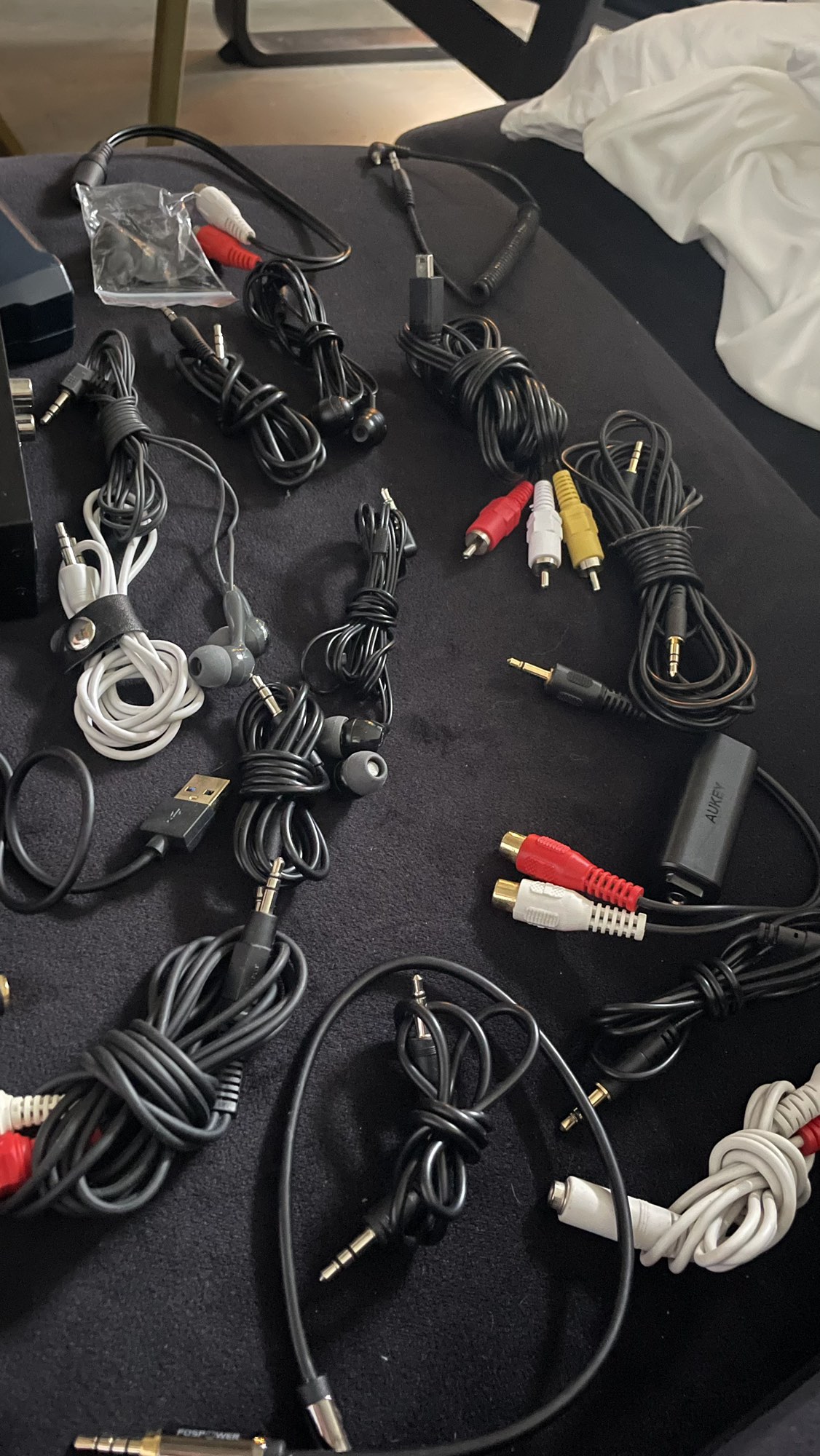 Bunch of A/V equipment image indicator(4)