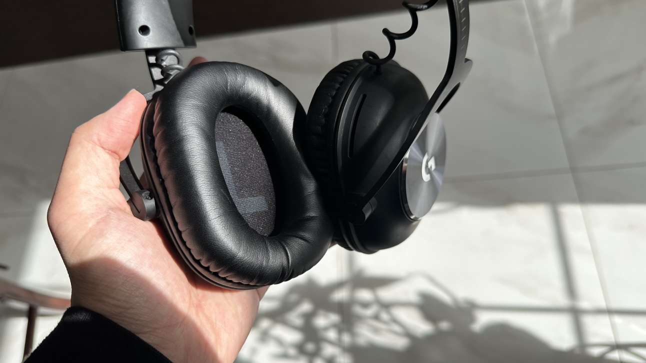 Logitech G PRO Headset image indicator(5)