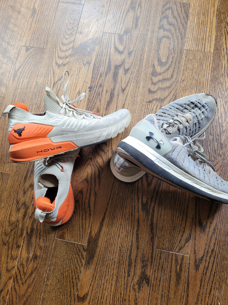 Men's running shoes thumbnail