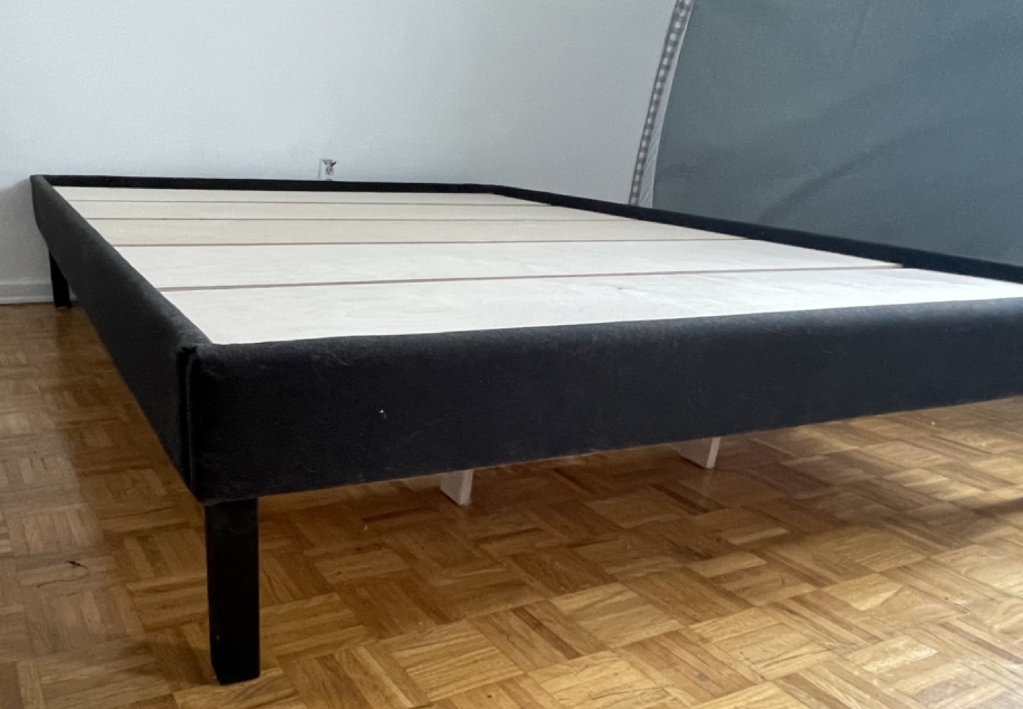 Queen platform base image indicator(3)