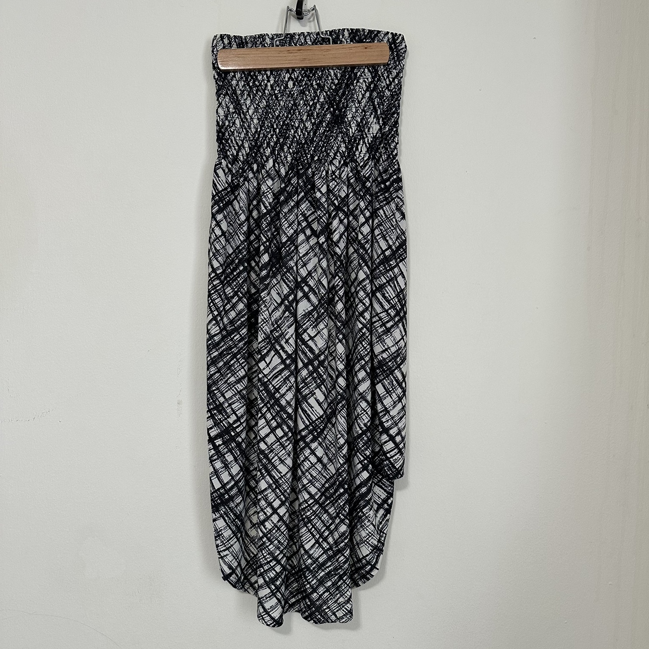 Black/white Strapless High-Low Dress image indicator(2)