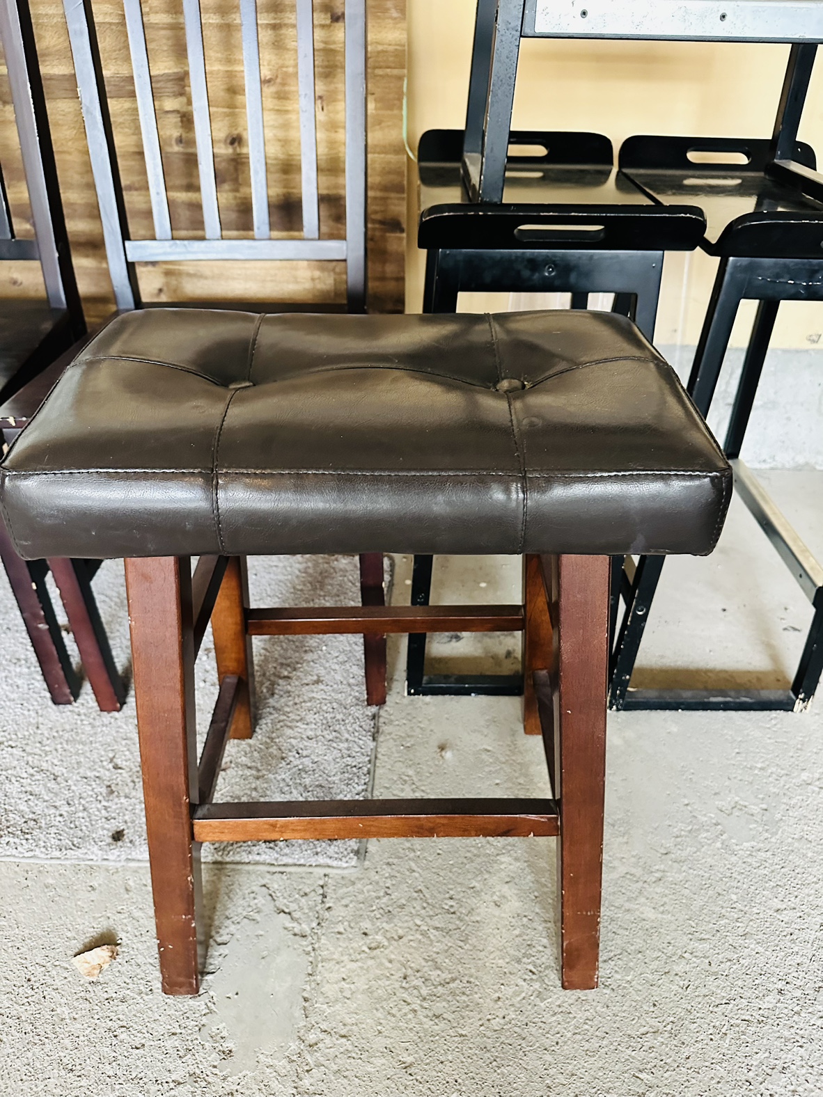 Chairs stools and bar stools *MOVING MUST GO* - photo 5