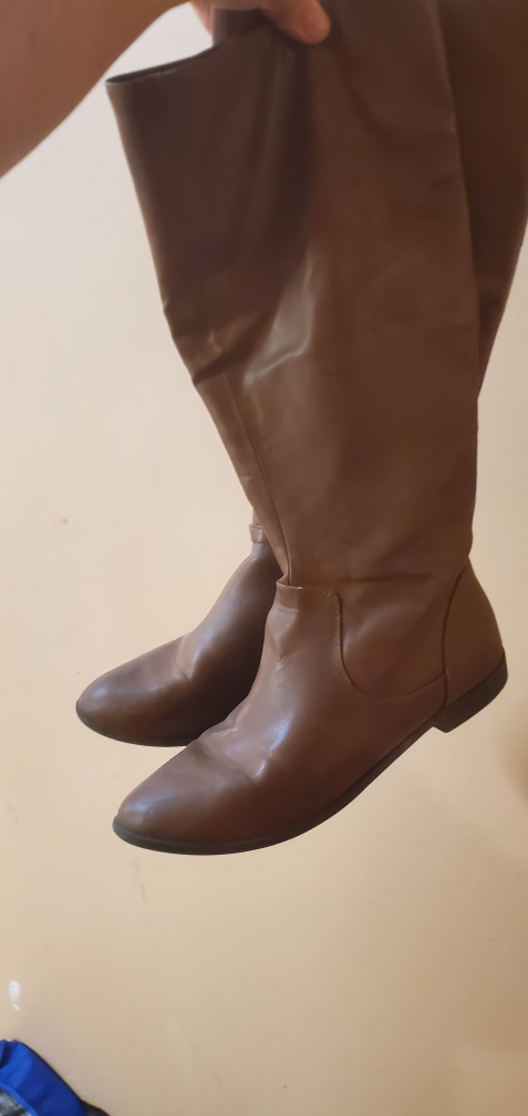 Women's Leather Knee High Boots - size 9 thumbnail