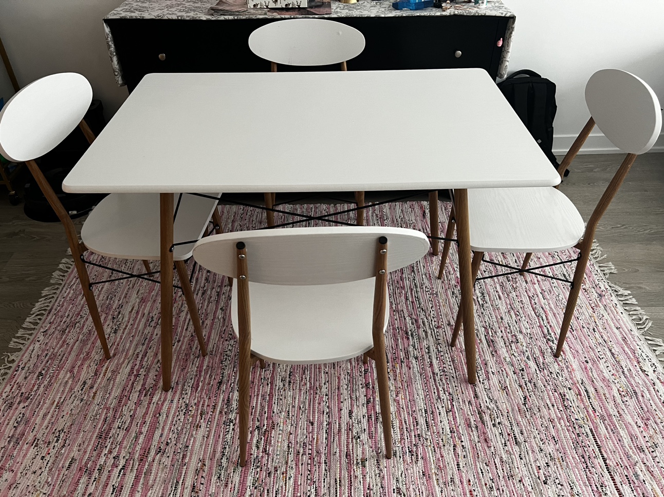 Dining table with chairs and rug - photo 2