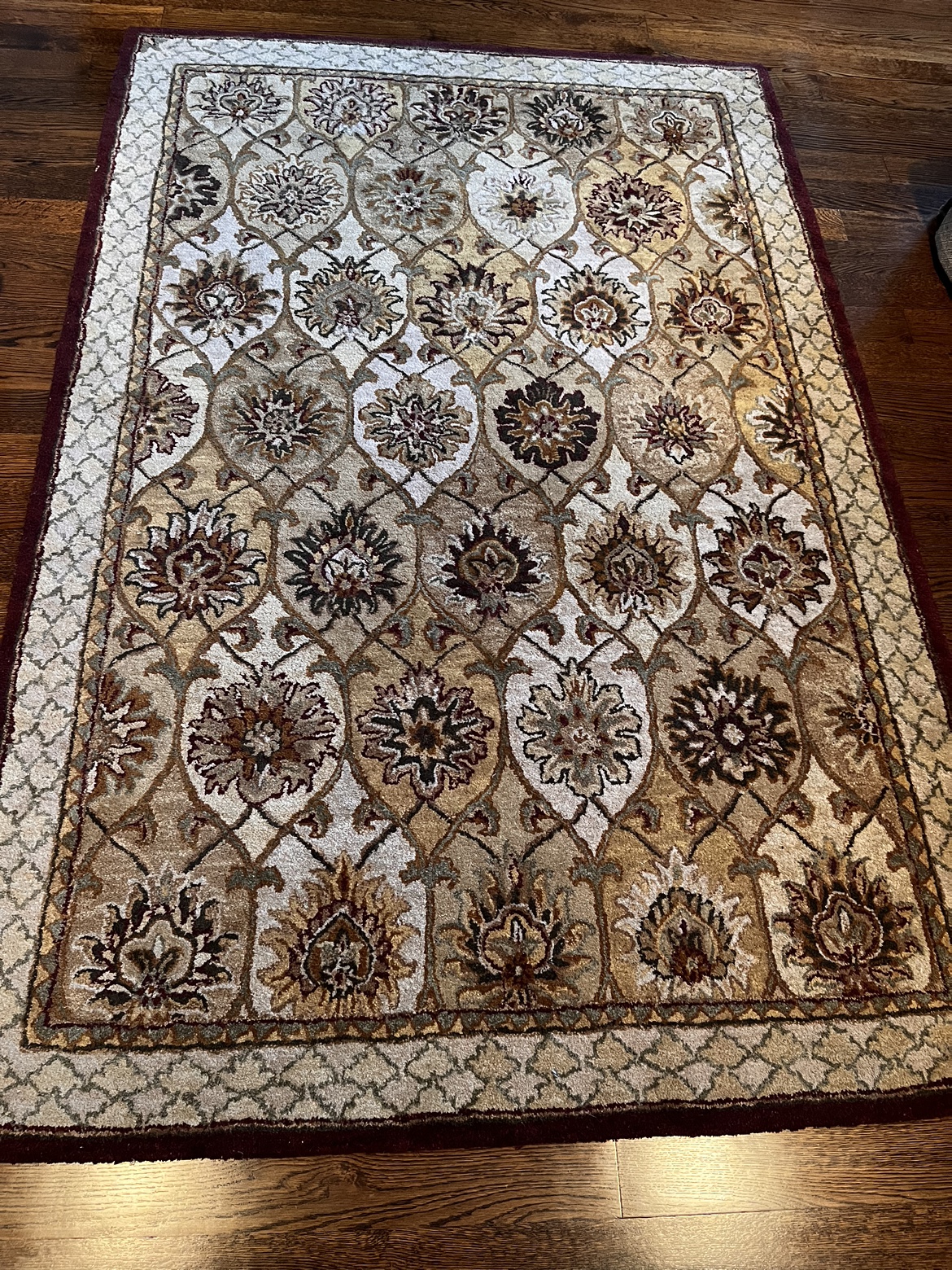 Area Rug - 5'x7' image indicator(2)