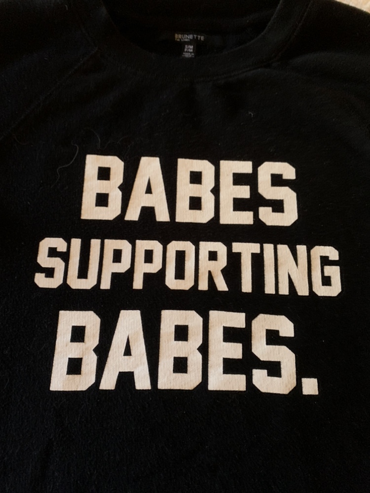 2 sweatshirts image indicator(3)