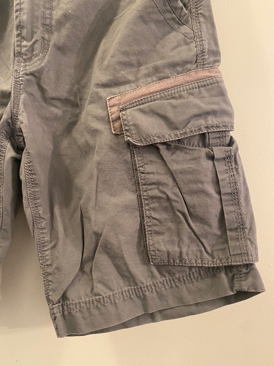 Grey cargo shorts image indicator(2)