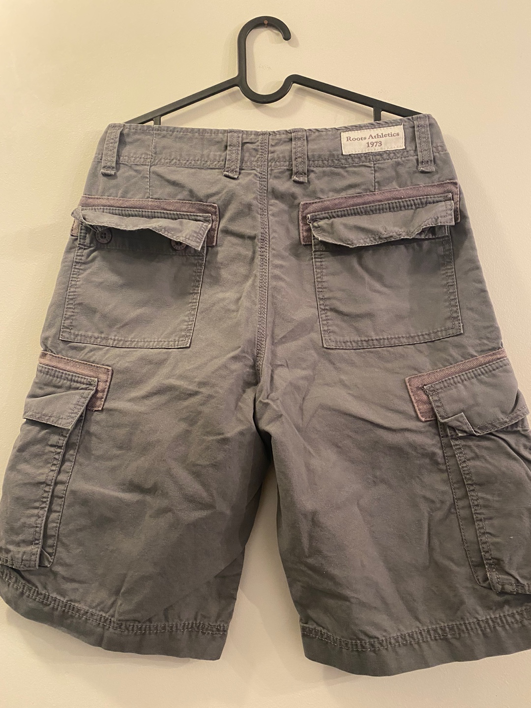 Grey cargo shorts image indicator(3)