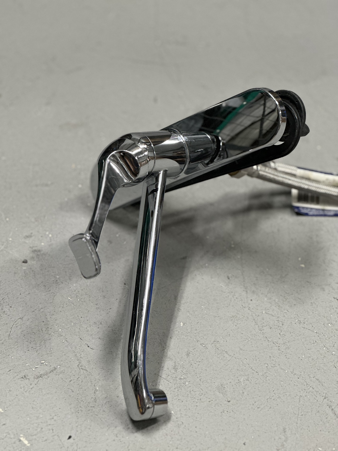 washroom faucet - photo 2