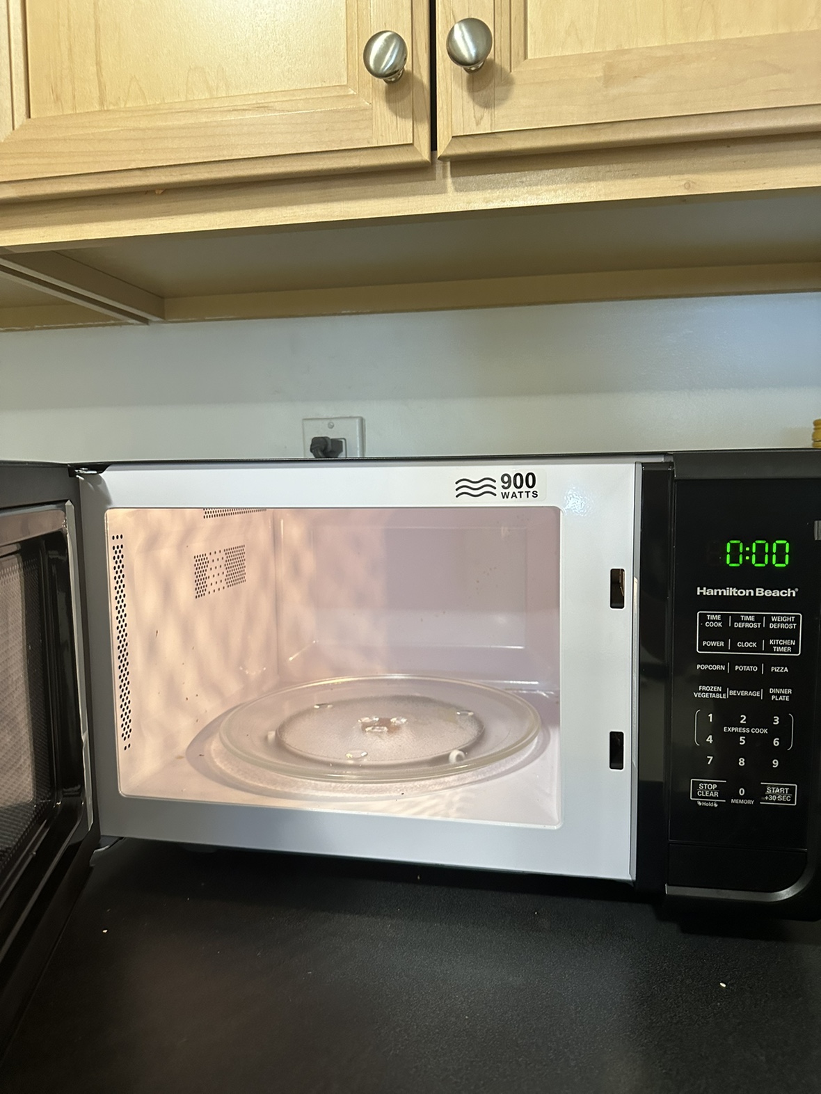 Hamilton Beach Microwave Oven - photo 2