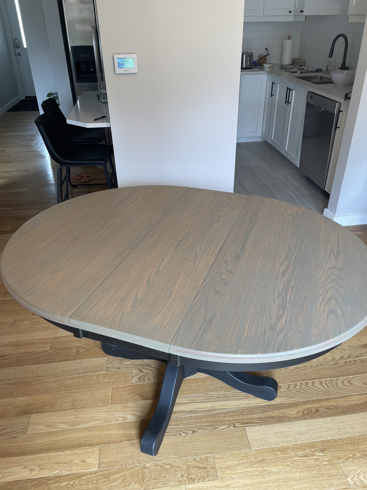 Solid oak dining table - photo 4