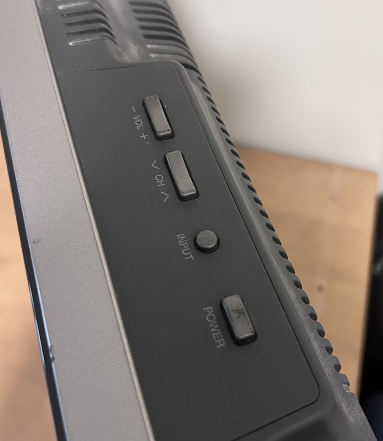 Sharp liquid crystal 37” AQUOS LCD HDTV image indicator(4)