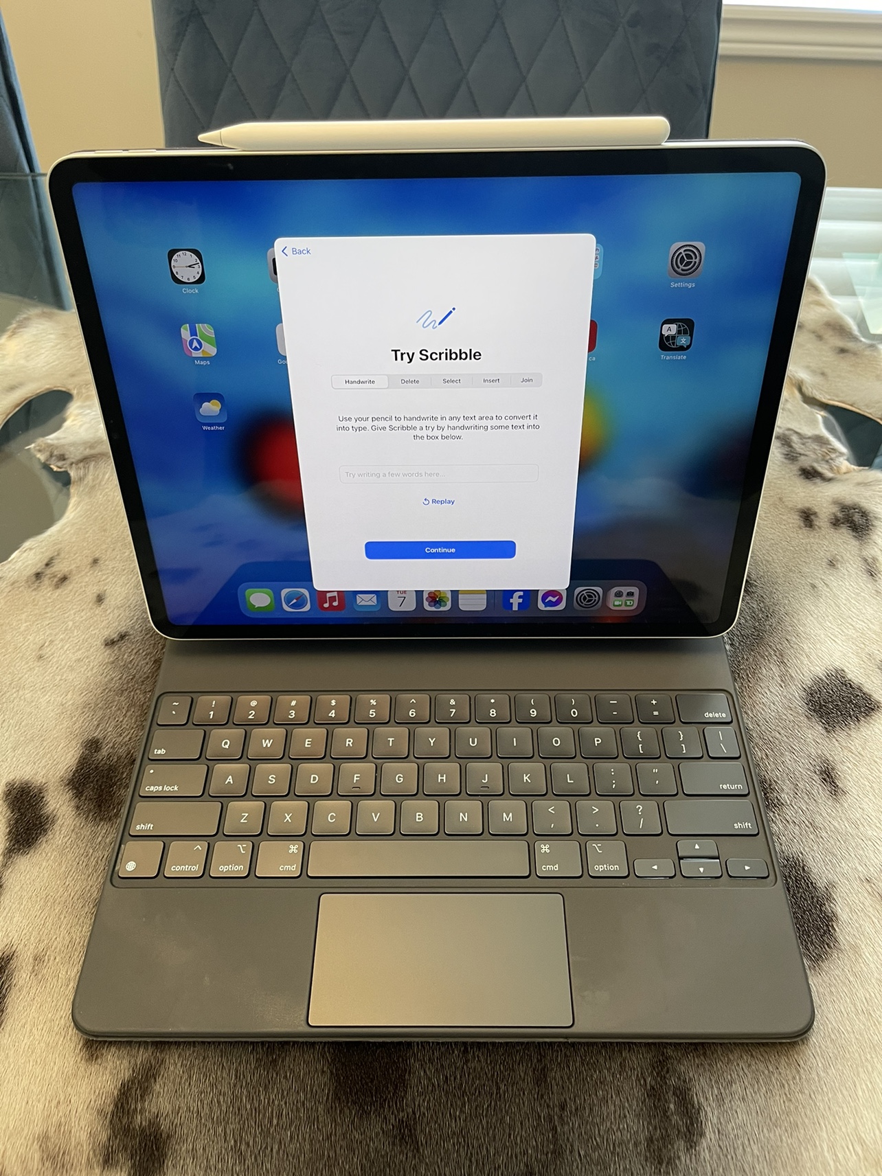 Apple iPad Pro 12.9” 4th Gen 256Gb, Apple Keyboard, Apple Pencil image indicator(3)